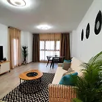 Blueskyesteponagardens إِستيبونا
