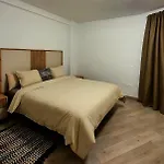 Blueskyesteponagardens إِستيبونا