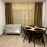 شقة Blueskyesteponagardens إِستيبونا