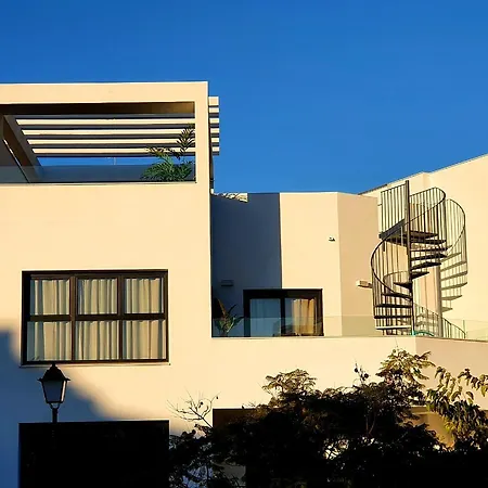 Blueskyesteponagardens Апартаменты *